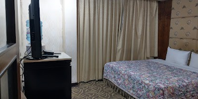 Warm Life Hotel
