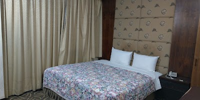 Warm Life Hotel